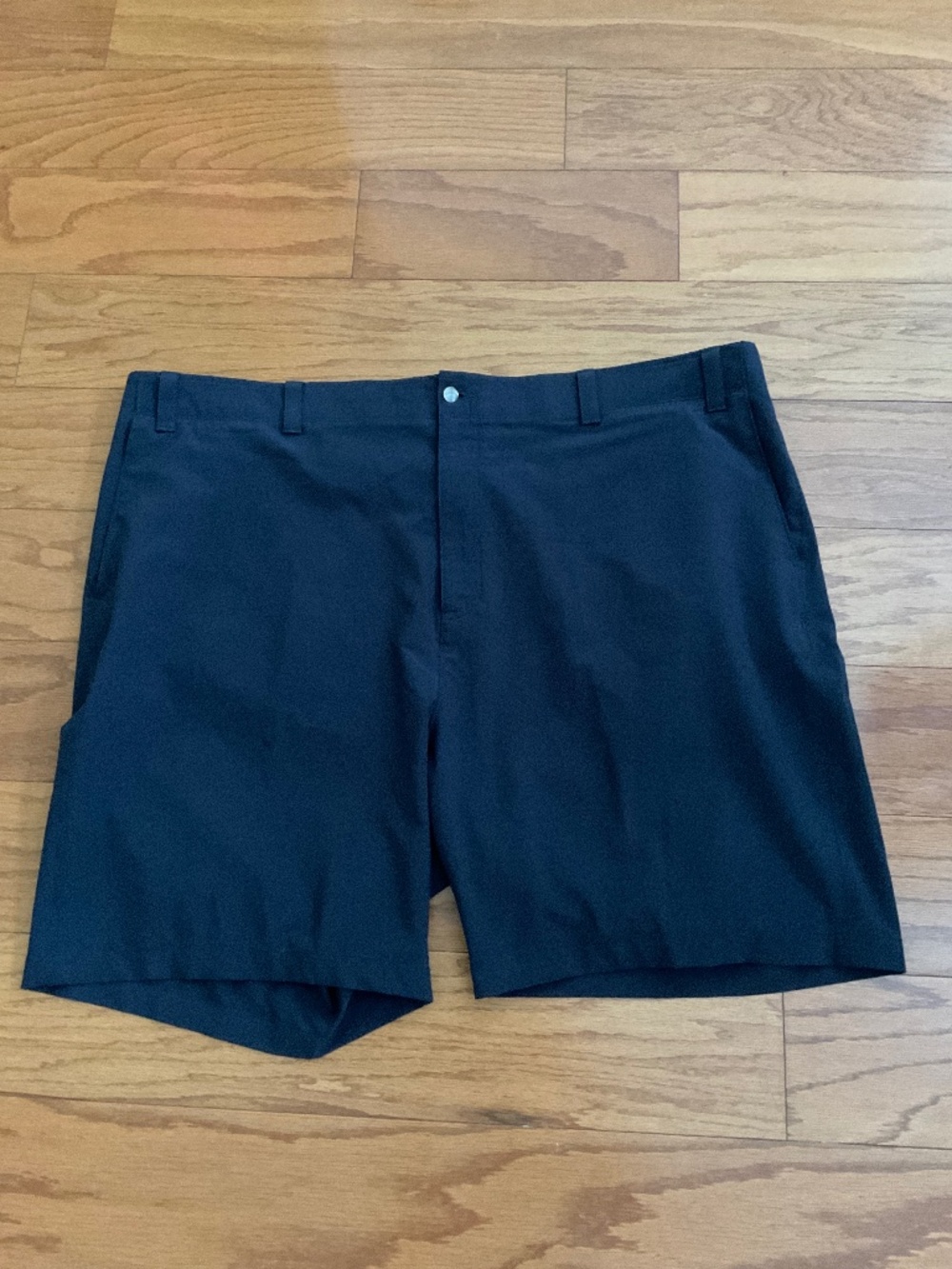 Men’s Callaway dark blue shorts.  Inseam 8.5” Good condition.  Easy care.